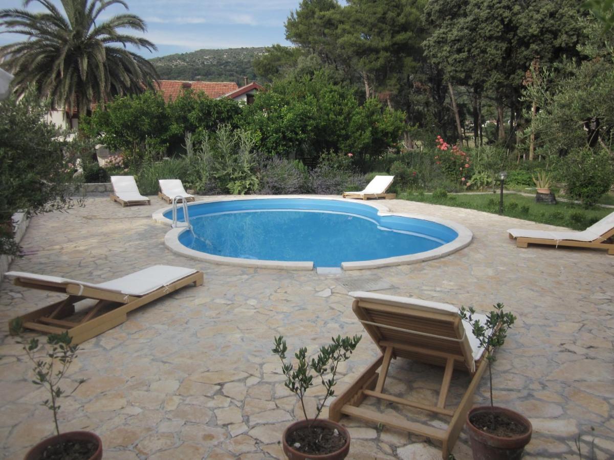 Family Friendly Apartments With A Swimming Pool Mundanije, Rab - 5075 Exterior photo